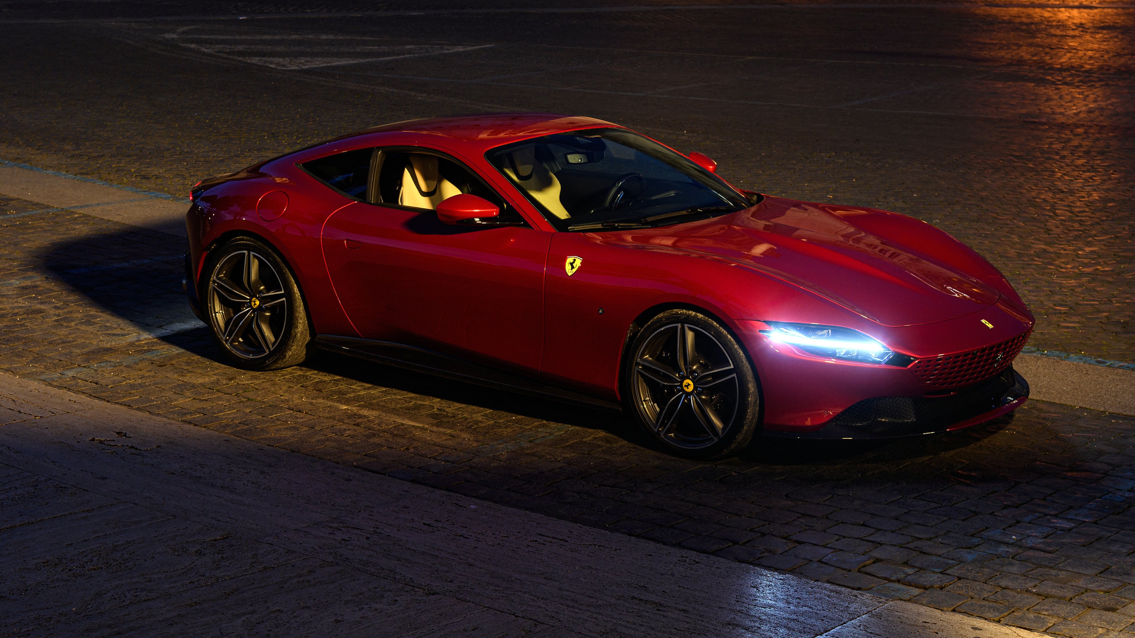 校园冰壶公开课深受学生喜爱参与人数倍增，学校冰壶比赛的作文300字